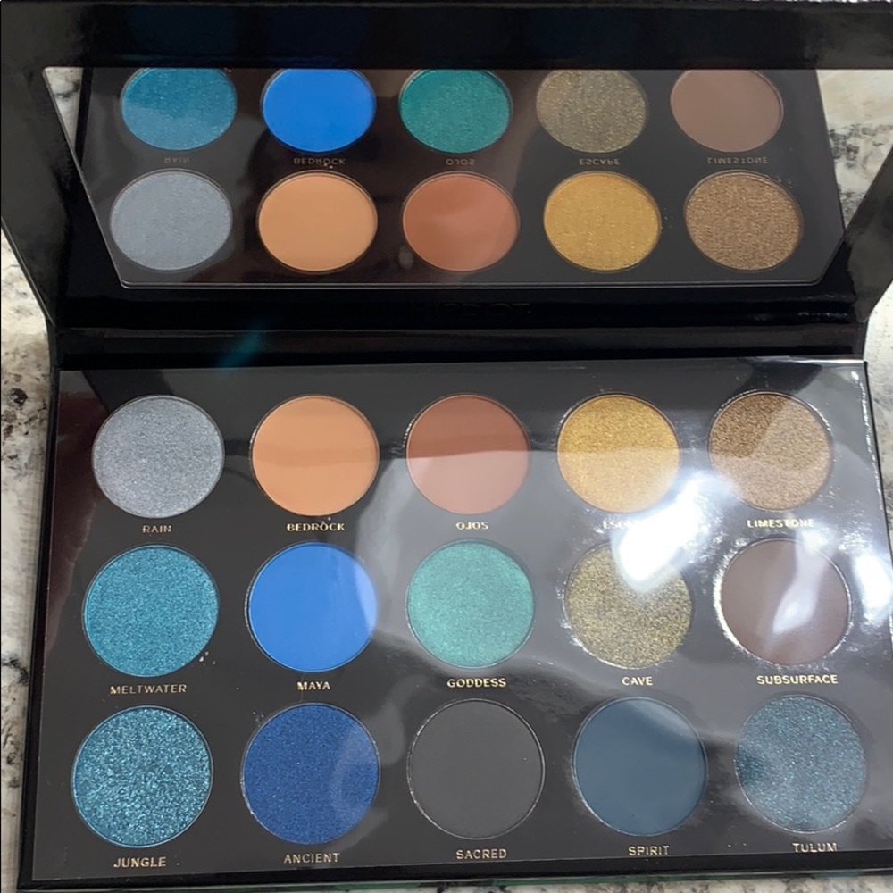 HIPDOT - Cenote Eyeshadow Palette.
